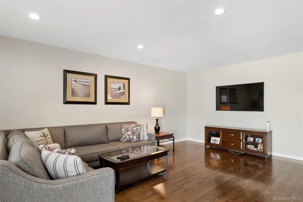 161 Brattle Circle Melville NY 11747