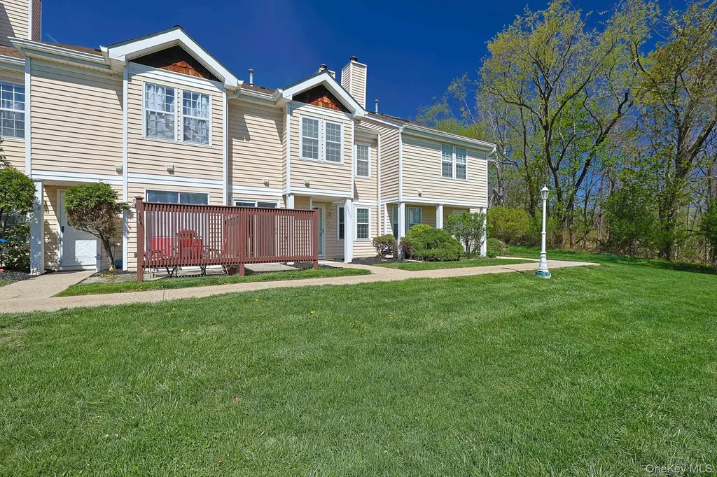 2820 Whispering Hills Chester NY 10918