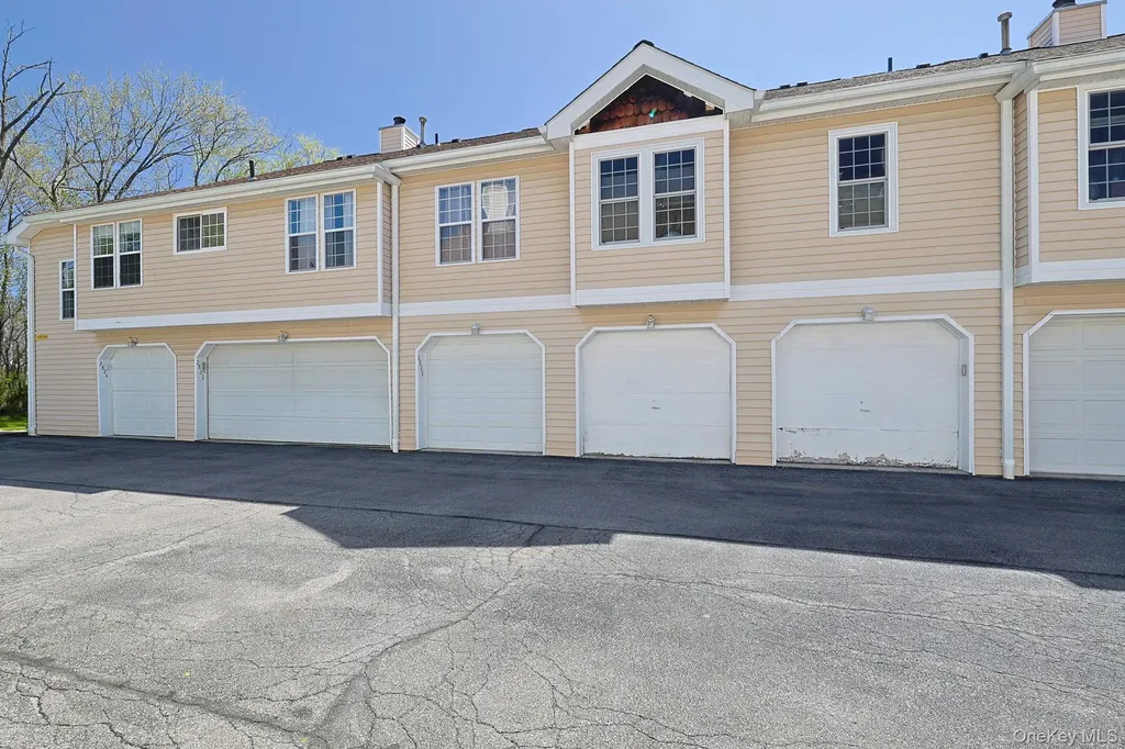 2820 Whispering Hills Chester NY 10918