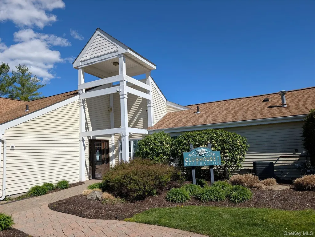 2820 Whispering Hills Chester NY 10918