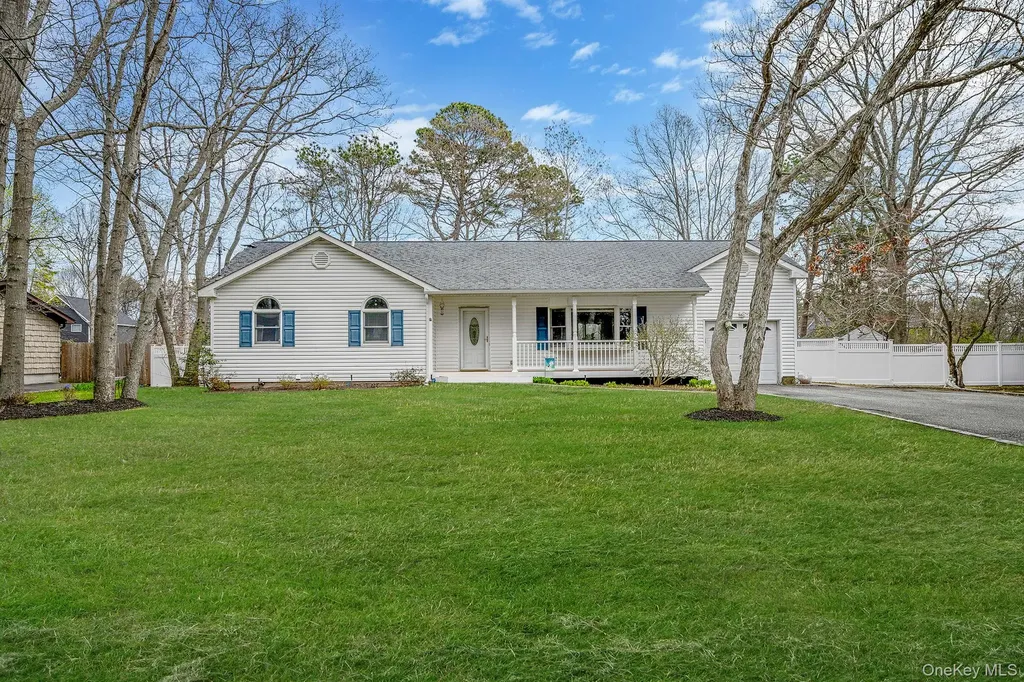 367 Hewlett Avenue East Patchogue NY 11772