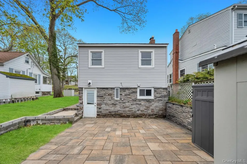 25 Cedar Road Wading River NY 11792