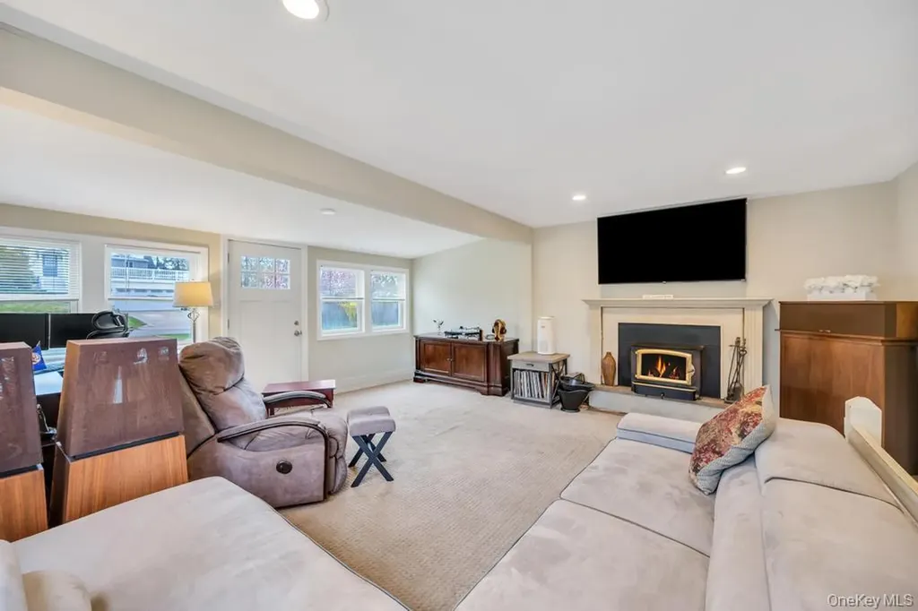 25 Cedar Road Wading River NY 11792