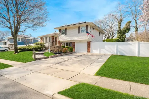 33 Parkdale Drive Farmingdale NY 11735