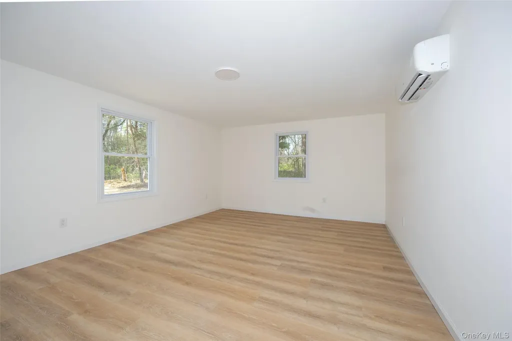 7 Eckelman Drive Hyde Park NY 12538