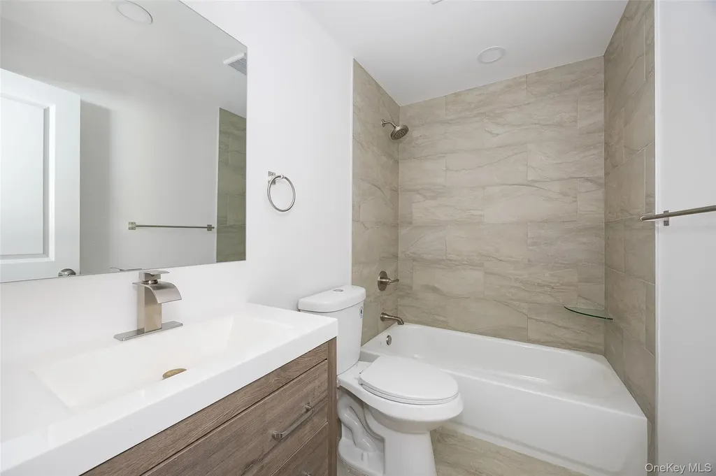 7 Eckelman Drive Hyde Park NY 12538