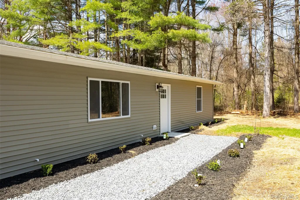 7 Eckelman Drive Hyde Park NY 12538