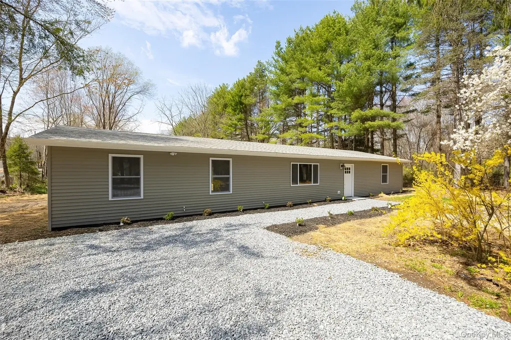 7 Eckelman Drive Hyde Park NY 12538