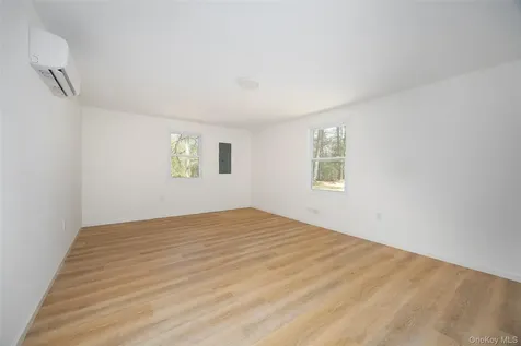 7 Eckelman Drive Hyde Park NY 12538