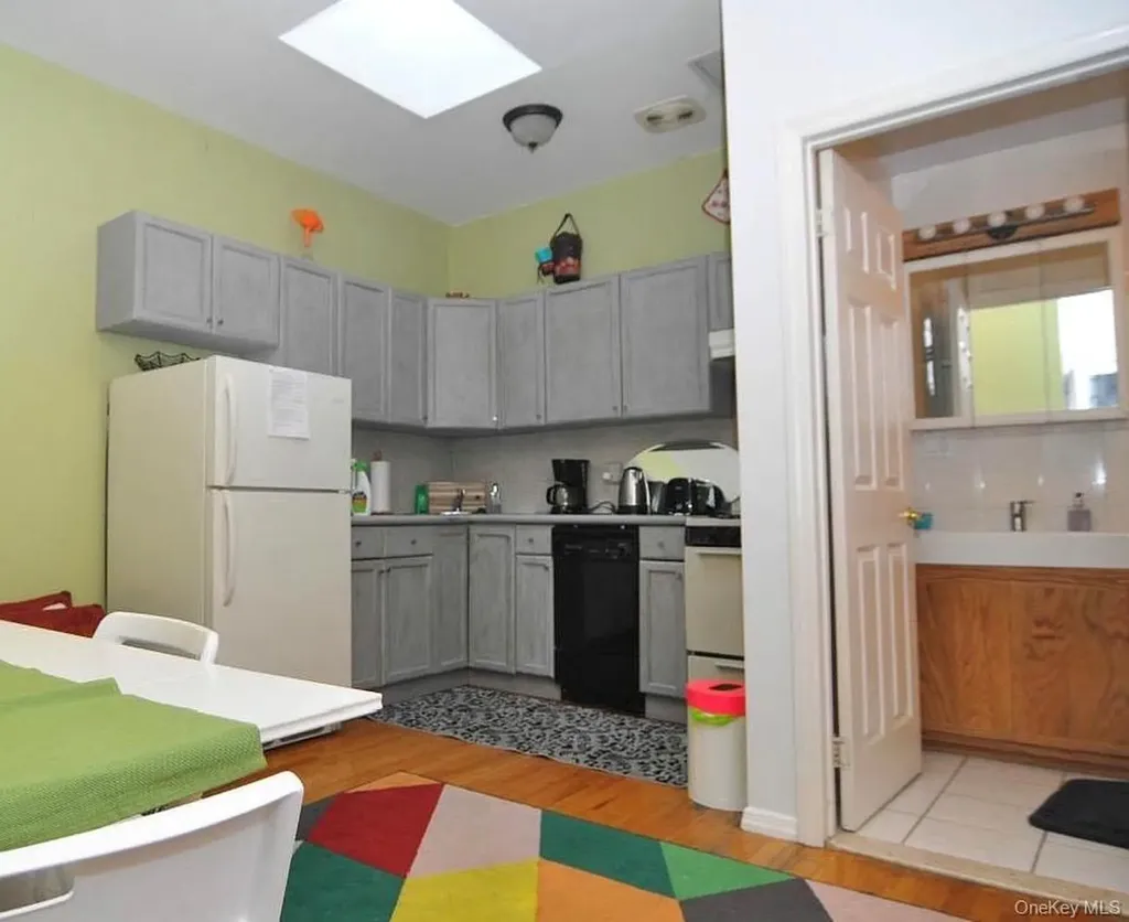 941 Manhattan Avenue Brooklyn NY 11222
