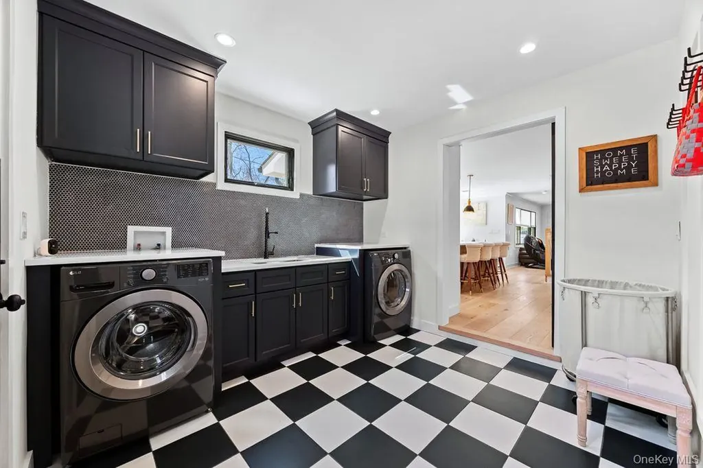 4 Allison Drive Old Bethpage NY 11804