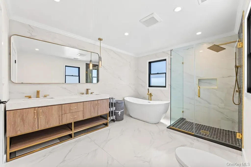 4 Allison Drive Old Bethpage NY 11804