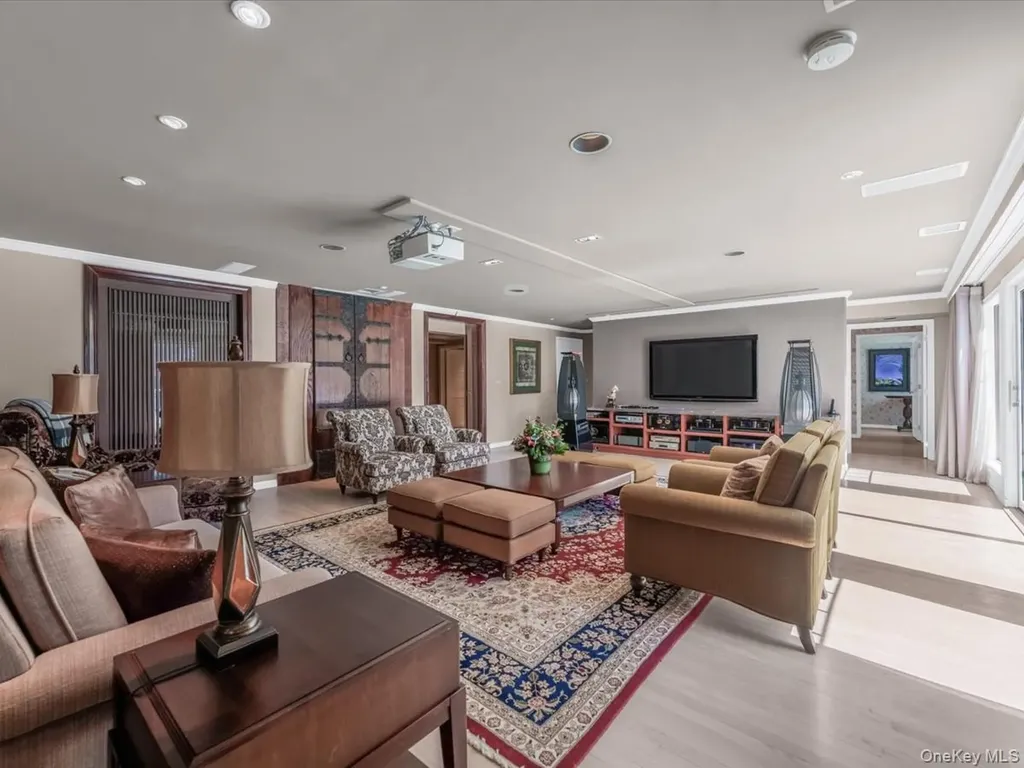 19 Mallard Drive Lloyd Harbor NY 11743
