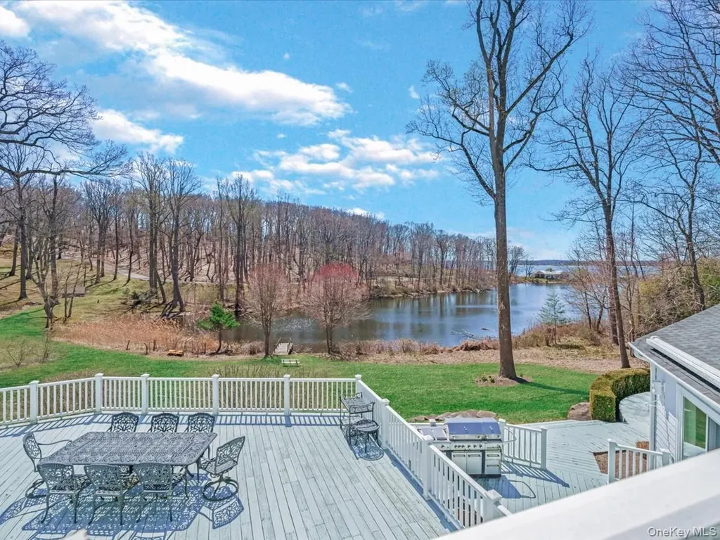 19 Mallard Drive Lloyd Harbor NY 11743