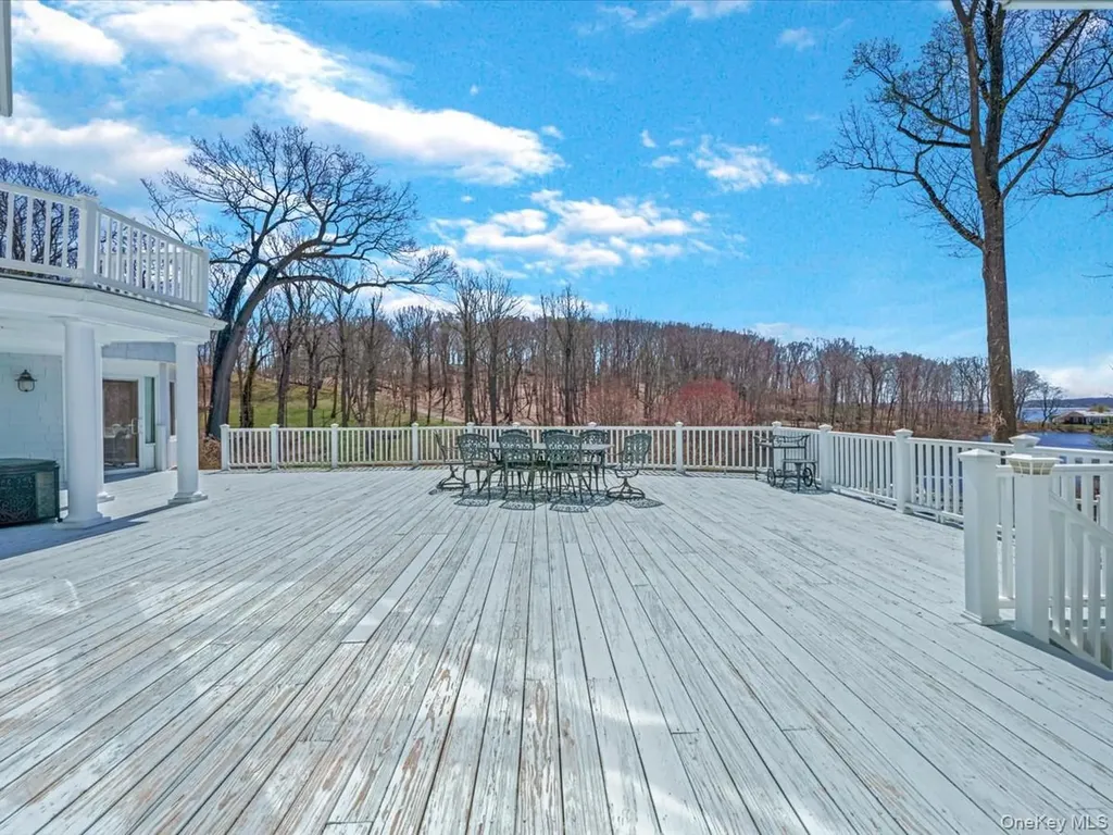19 Mallard Drive Lloyd Harbor NY 11743