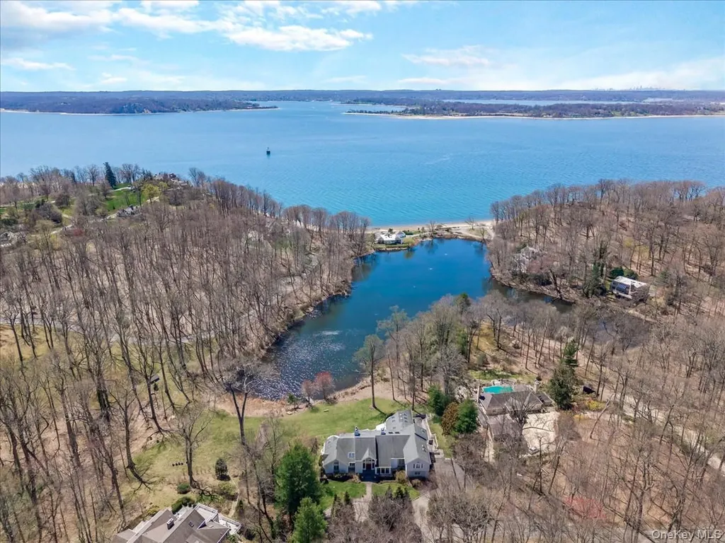 19 Mallard Drive Lloyd Harbor NY 11743