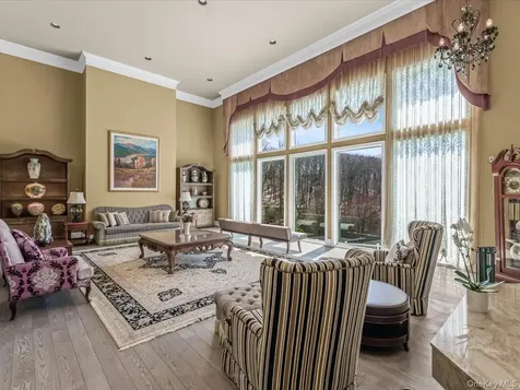 19 Mallard Drive Lloyd Harbor NY 11743