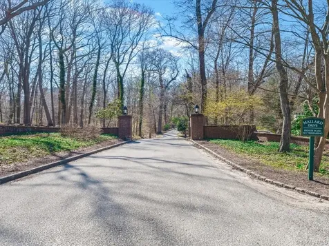 19 Mallard Drive Lloyd Harbor NY 11743