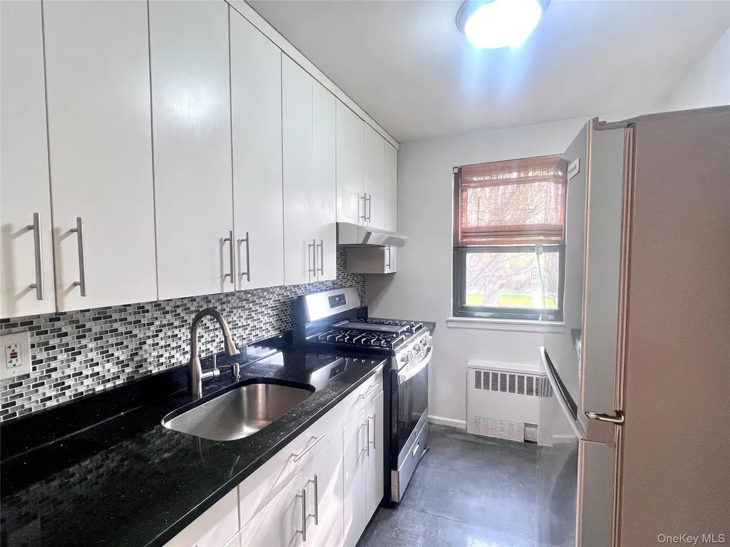 19649 69th Avenue Fresh Meadows NY 11365