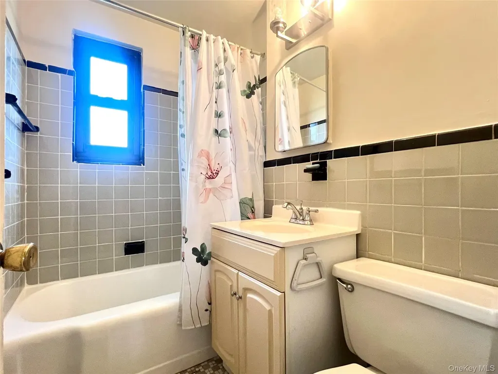 19649 69th Avenue Fresh Meadows NY 11365