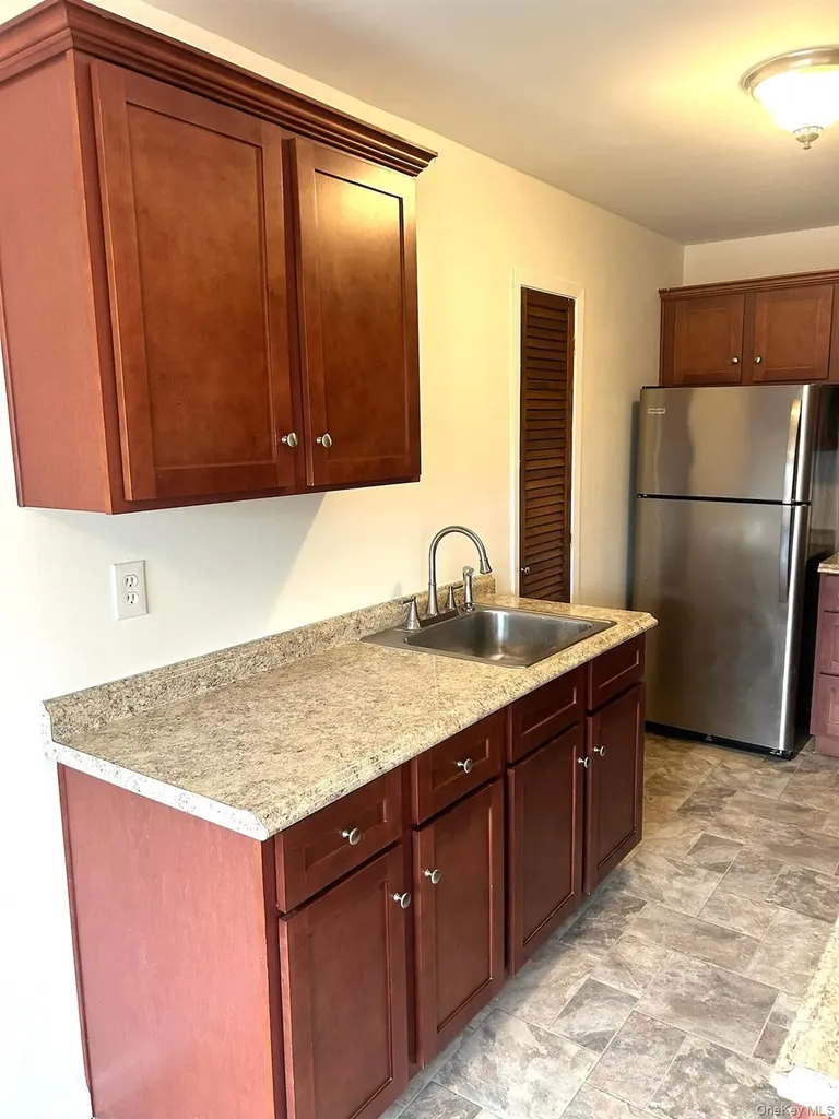 8 Colonial Road Beacon NY 12508