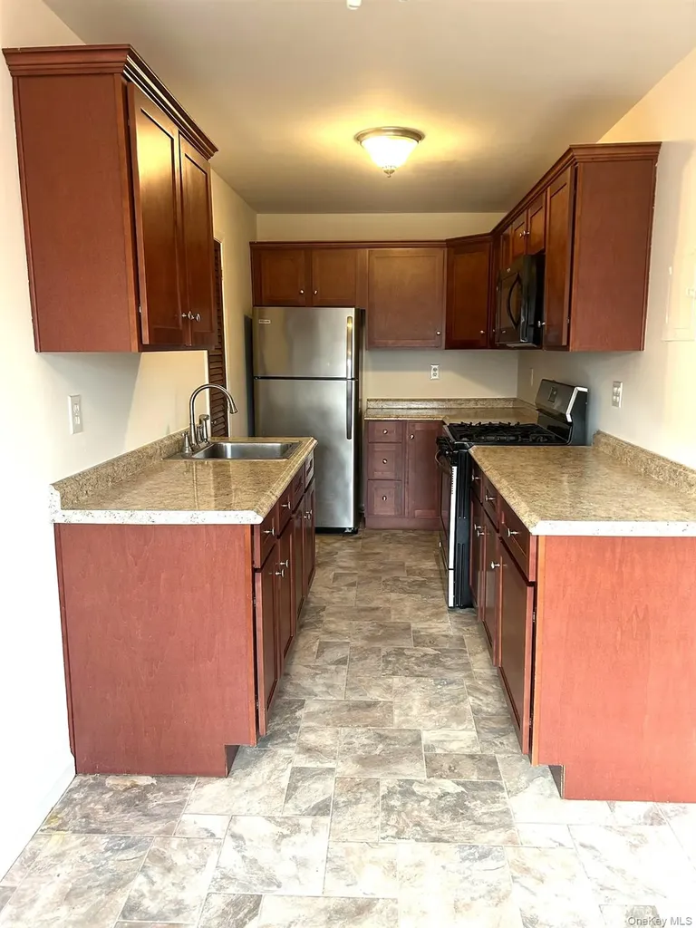8 Colonial Road Beacon NY 12508