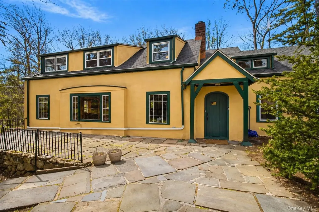 145 Saxon Woods Road White Plains NY 10605