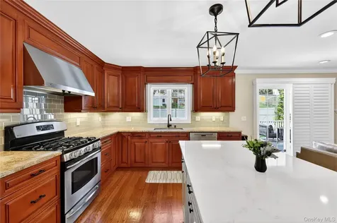 228 Sarles Lane Pleasantville NY 10570