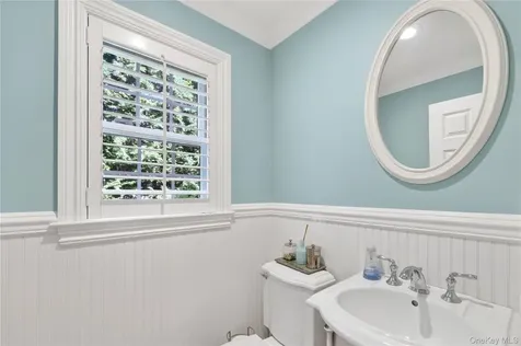 228 Sarles Lane Pleasantville NY 10570