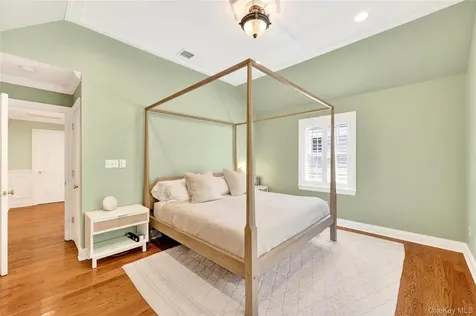 228 Sarles Lane Pleasantville NY 10570