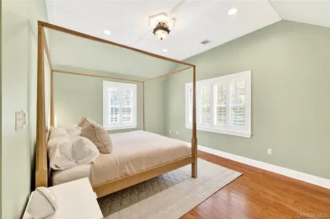 228 Sarles Lane Pleasantville NY 10570