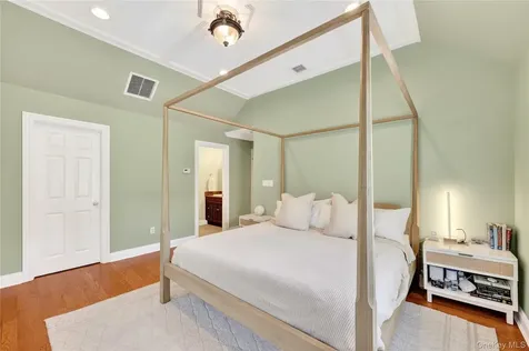 228 Sarles Lane Pleasantville NY 10570