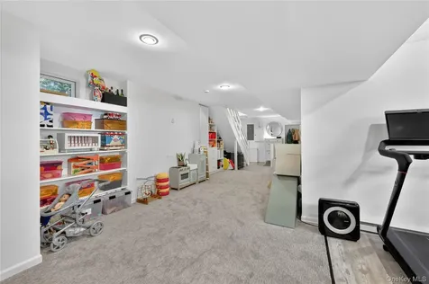 228 Sarles Lane Pleasantville NY 10570