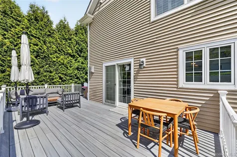 228 Sarles Lane Pleasantville NY 10570