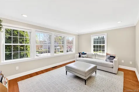 228 Sarles Lane Pleasantville NY 10570