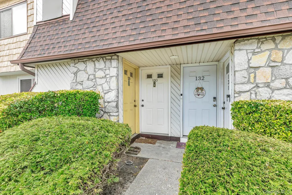 129 Pointe Circle N Coram NY 11727