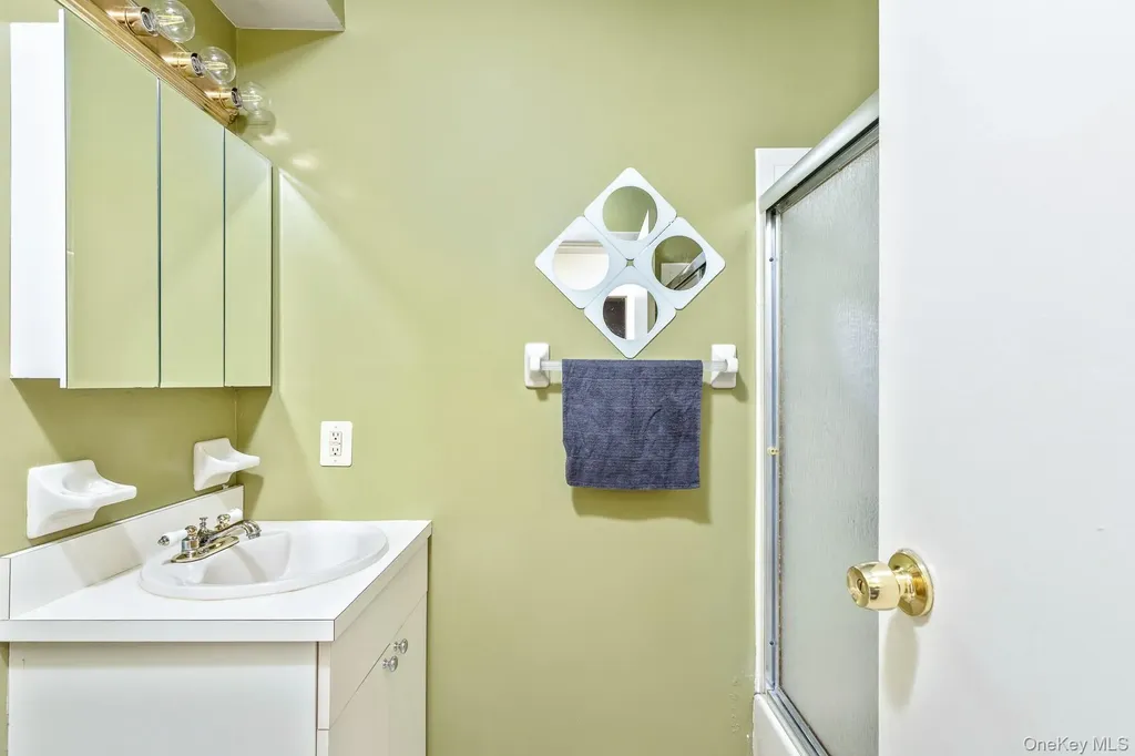 129 Pointe Circle N Coram NY 11727