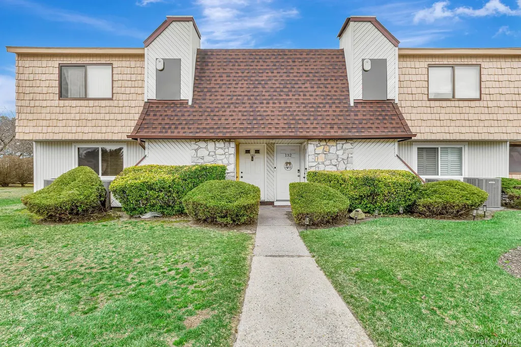 129 Pointe Circle N Coram NY 11727