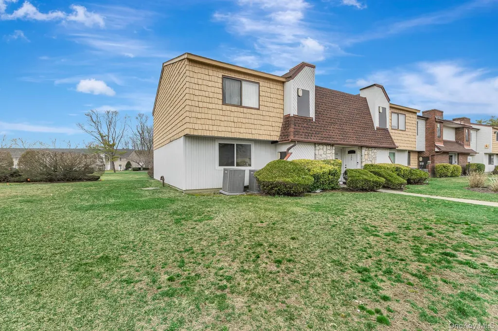 129 Pointe Circle N Coram NY 11727