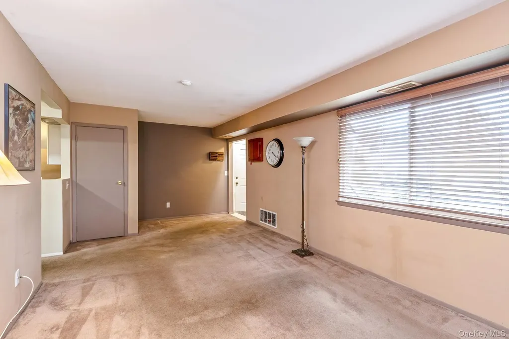 129 Pointe Circle N Coram NY 11727