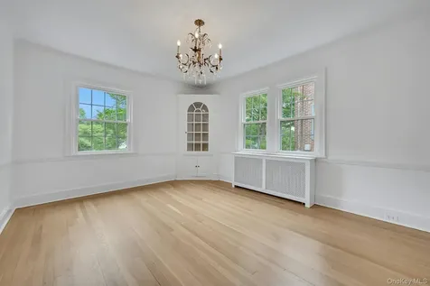 83 Parkway W Mount Vernon NY 10552