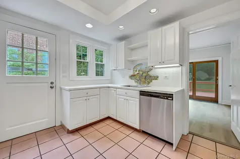 83 Parkway W Mount Vernon NY 10552