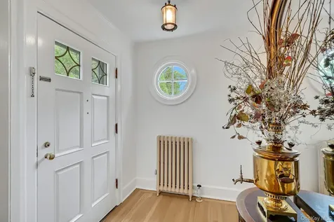 83 Parkway W Mount Vernon NY 10552