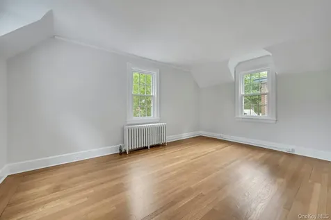 83 Parkway W Mount Vernon NY 10552