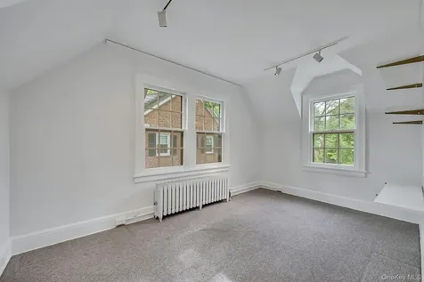83 Parkway W Mount Vernon NY 10552