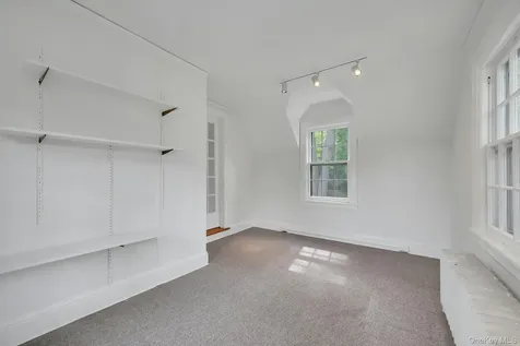 83 Parkway W Mount Vernon NY 10552