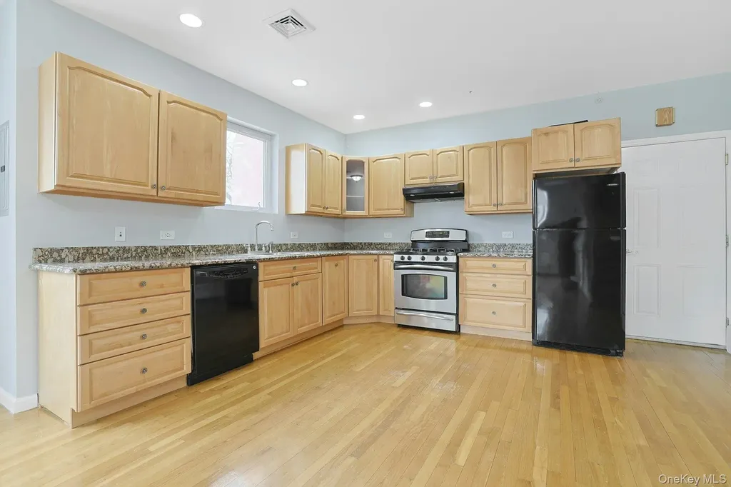 3086 Giegerich Place Bronx NY 10465