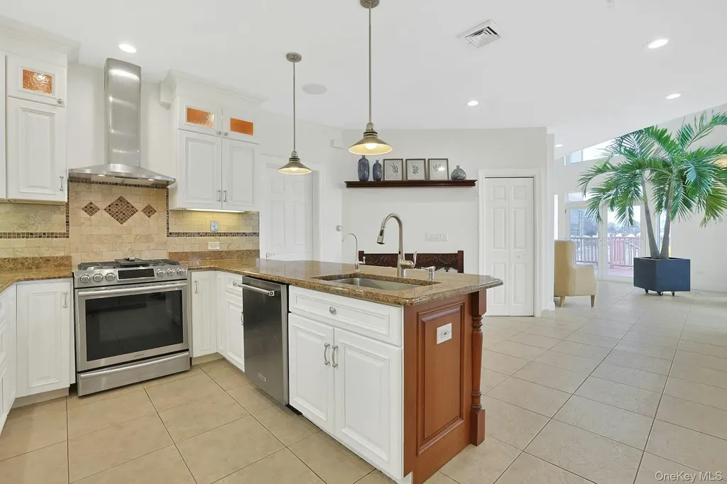 3086 Giegerich Place Bronx NY 10465
