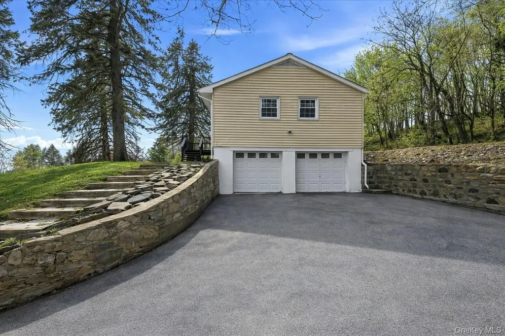 68 Hillcrest Drive Poughkeepsie NY 12603