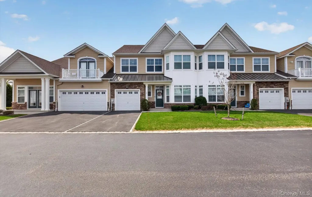 48 Bellflower Path Smithtown NY 11787